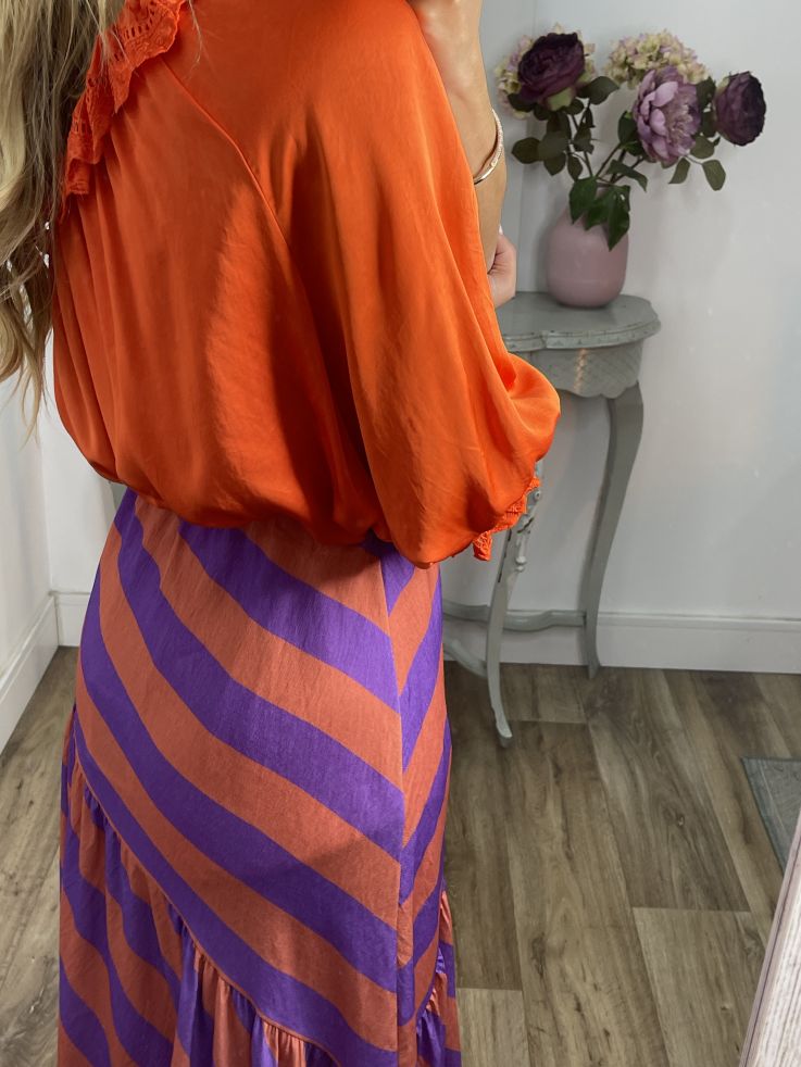 Blusa asimétrica satinada naranja