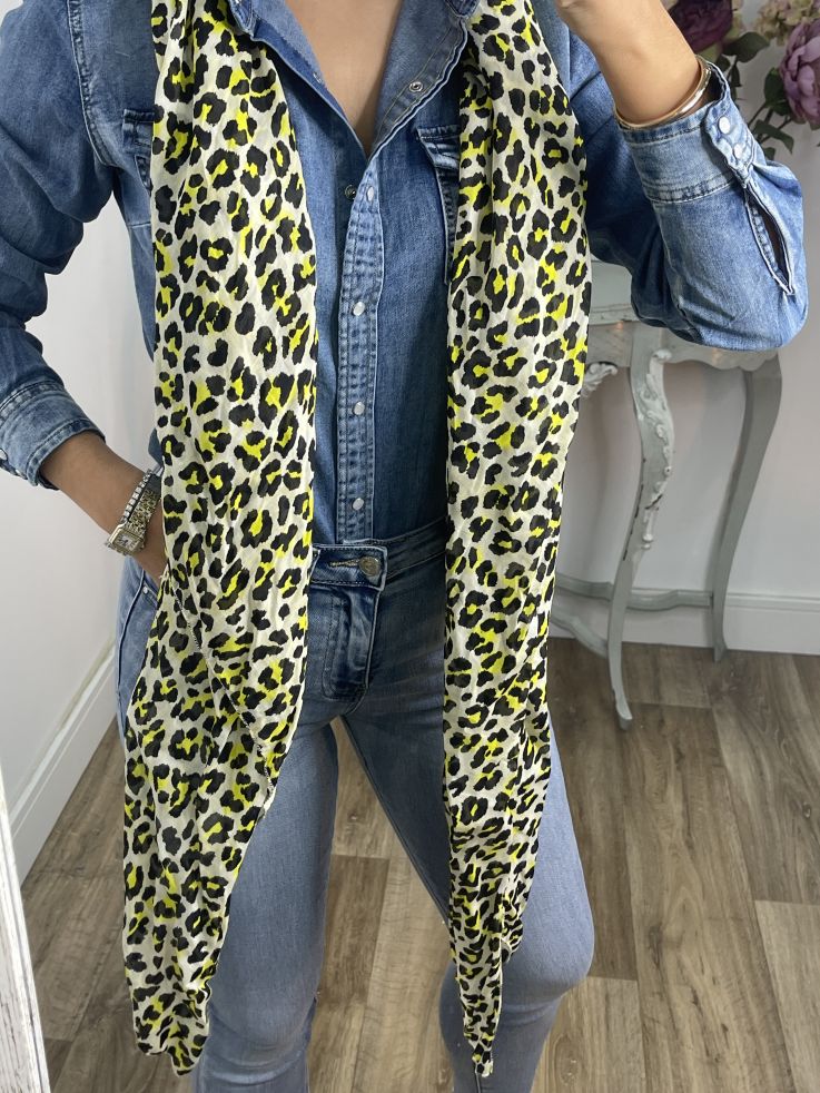 Pañuelo grande print amarillo