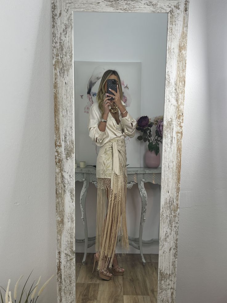 Falda pantalón beige bordados con flecos