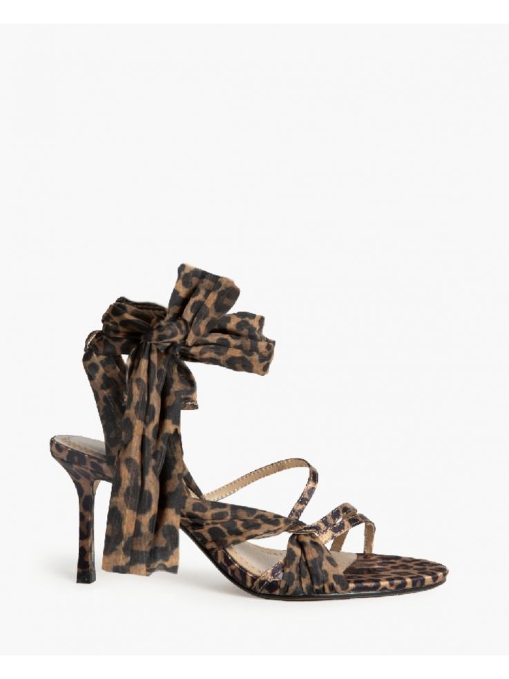 Sandalias leopardo con tiras de tull