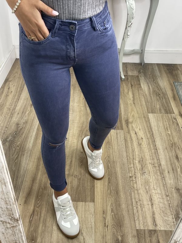 Jeans azul roto rodilla