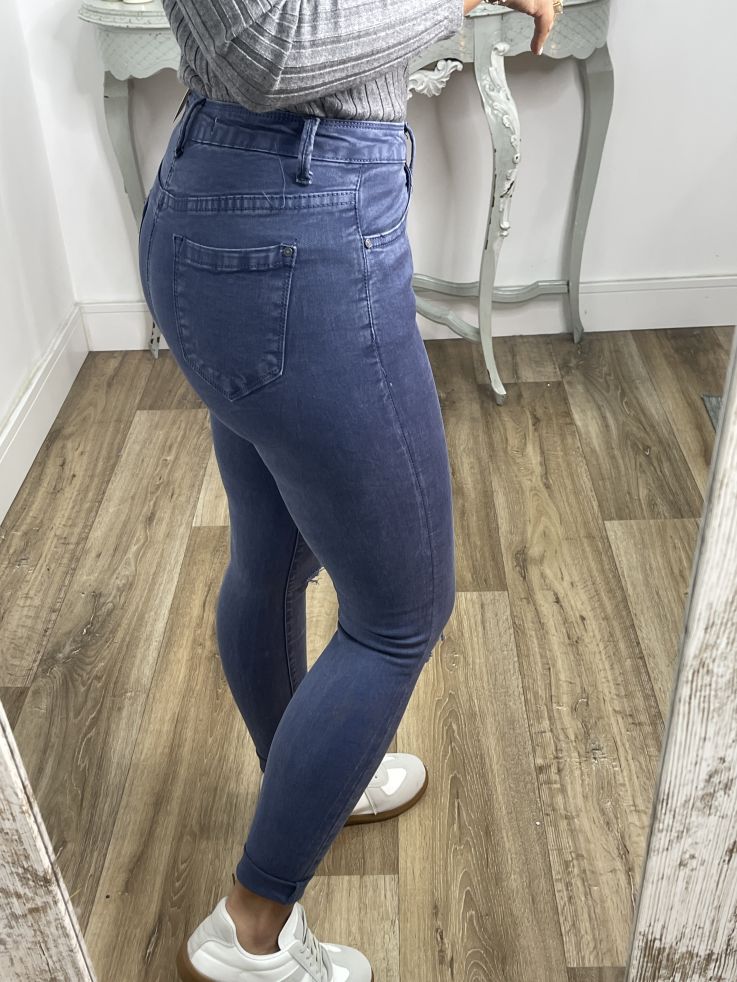 Jeans azul roto rodilla