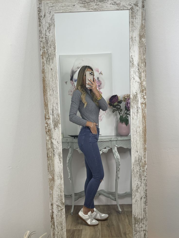 Jeans azul roto rodilla