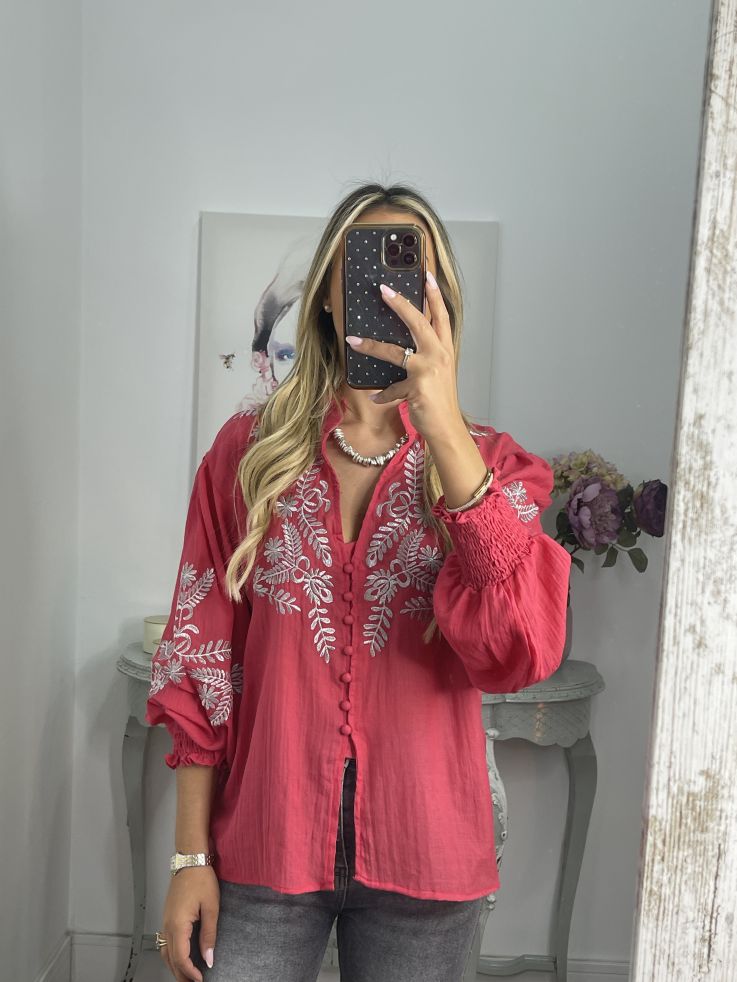 Camisa fresa con bordado plateado