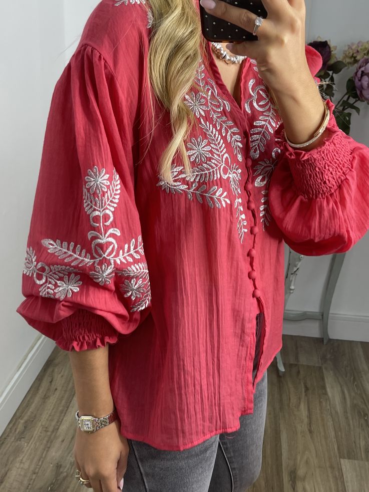 Camisa fresa con bordado plateado