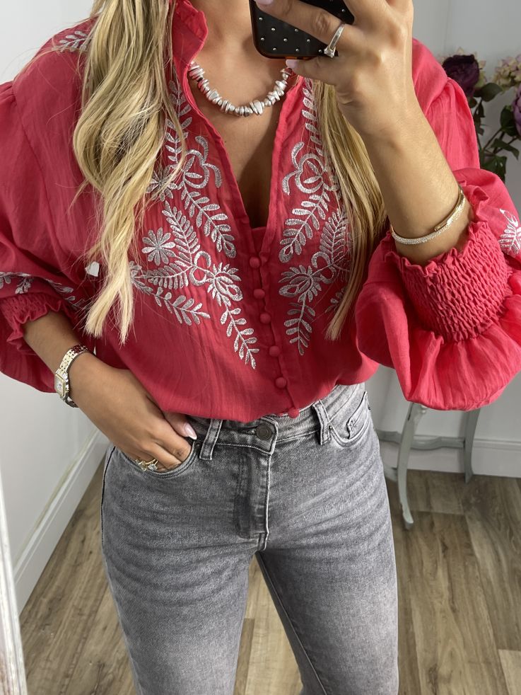 Camisa fresa con bordado plateado