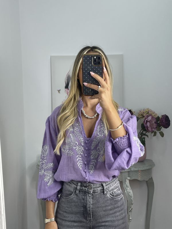 Camisa malva con bordado plateado