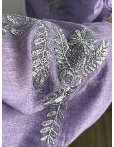 Camisa malva con bordado plateado