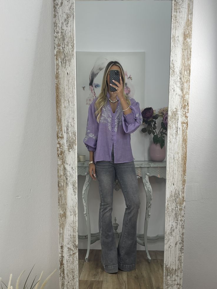 Camisa malva con bordado plateado