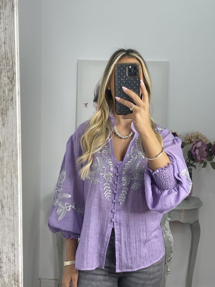 Camisa malva con bordado plateado