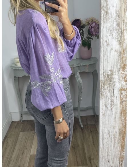 Camisa malva con bordado plateado