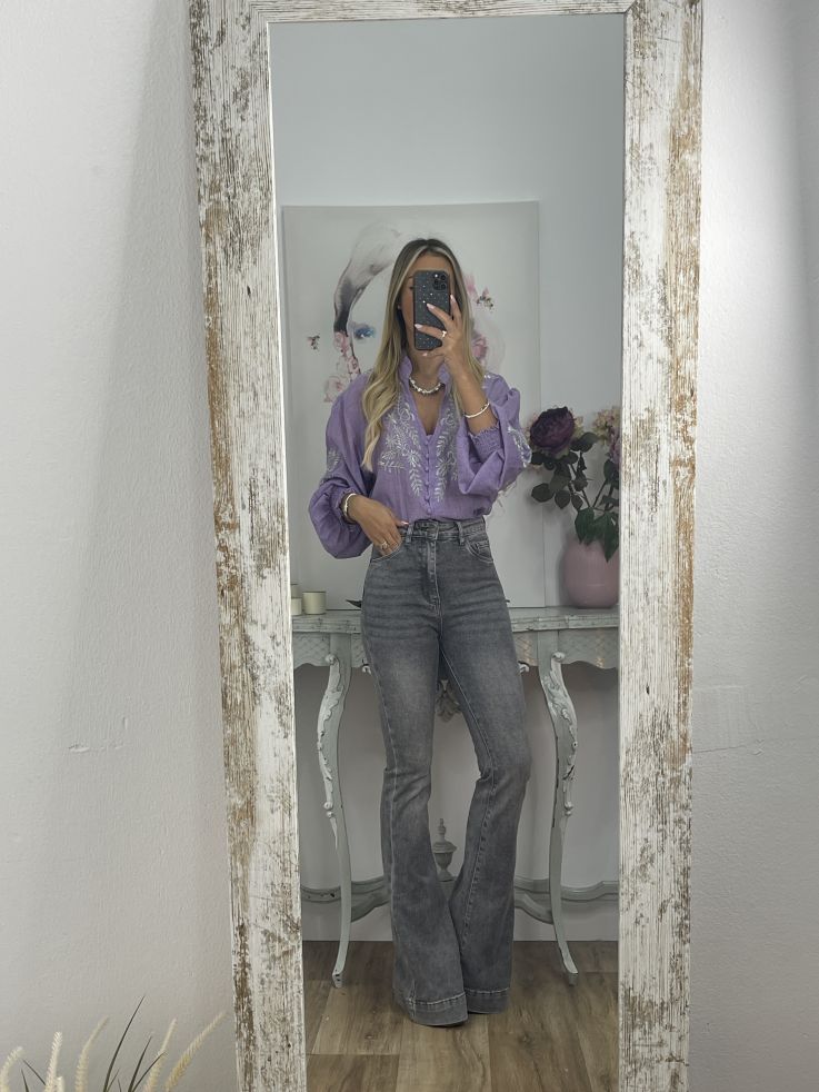 Camisa malva con bordado plateado