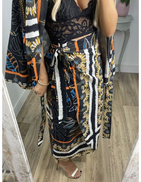 Conjunto plumas kimono y falda negro