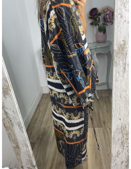 Conjunto plumas kimono y falda negro