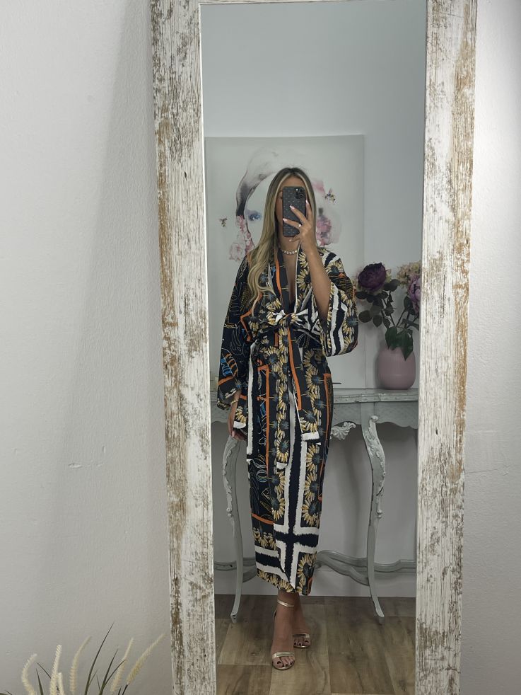 Conjunto plumas kimono y falda negro