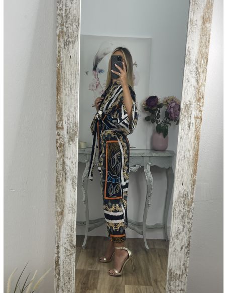 Conjunto plumas kimono y falda negro