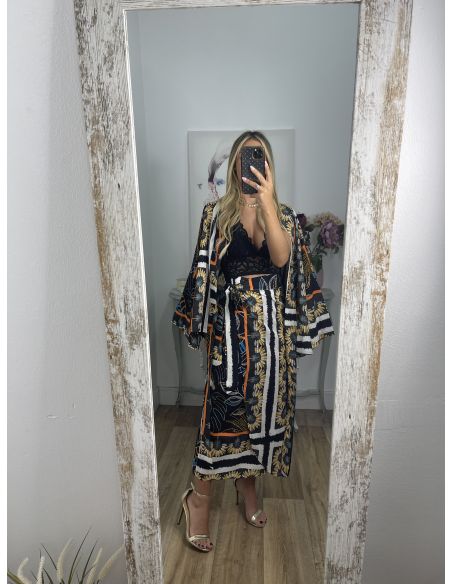 Conjunto plumas kimono y falda negro