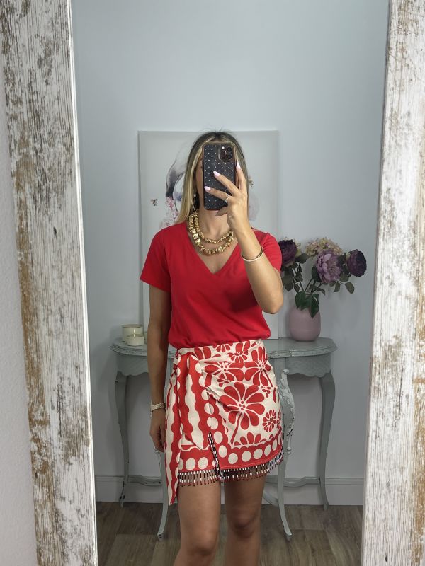 Camiseta manga corta roja cuello de pico