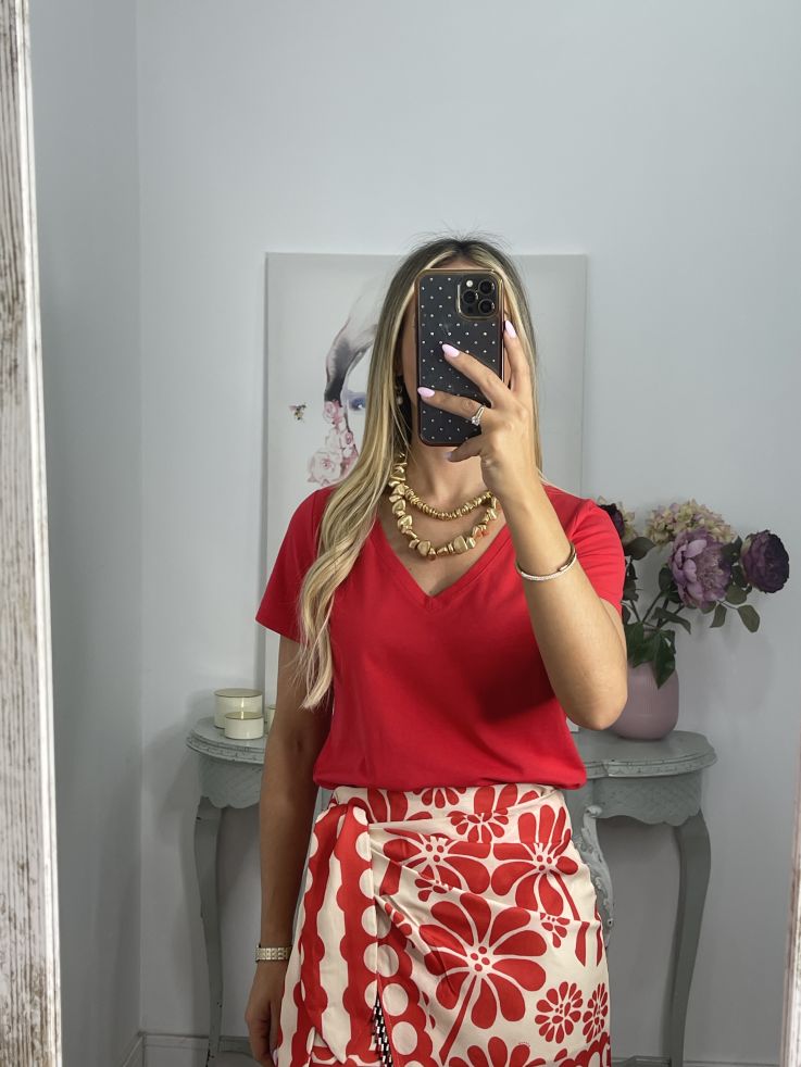 Camiseta manga corta roja cuello de pico