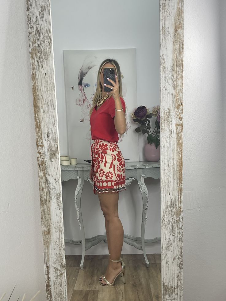 Camiseta manga corta roja cuello de pico