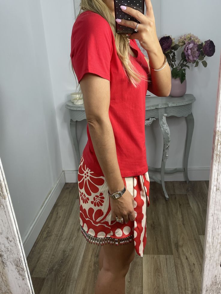 Camiseta manga corta roja cuello de pico