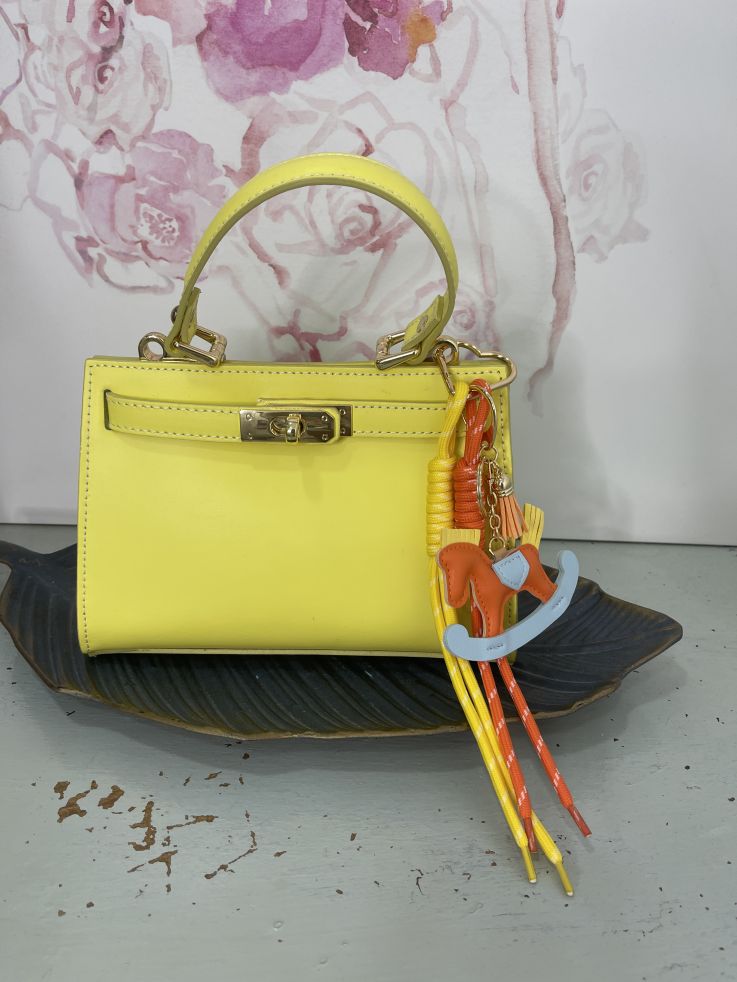 Charms caballo naranja