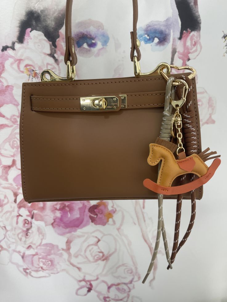 Charms caballo marrón