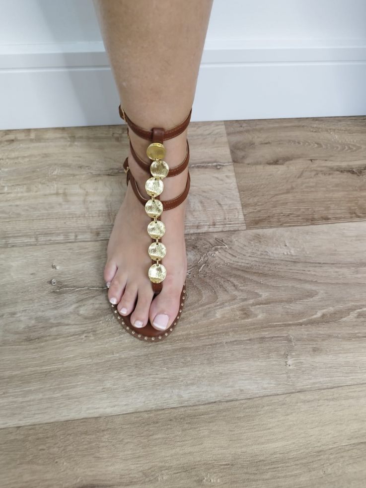 Sandalia romana alta camel