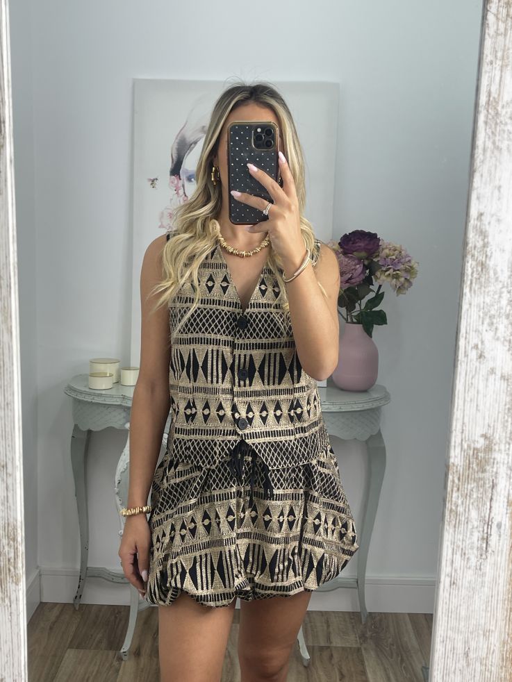 Conjunto negro Chaleco y falda pantalón bordado