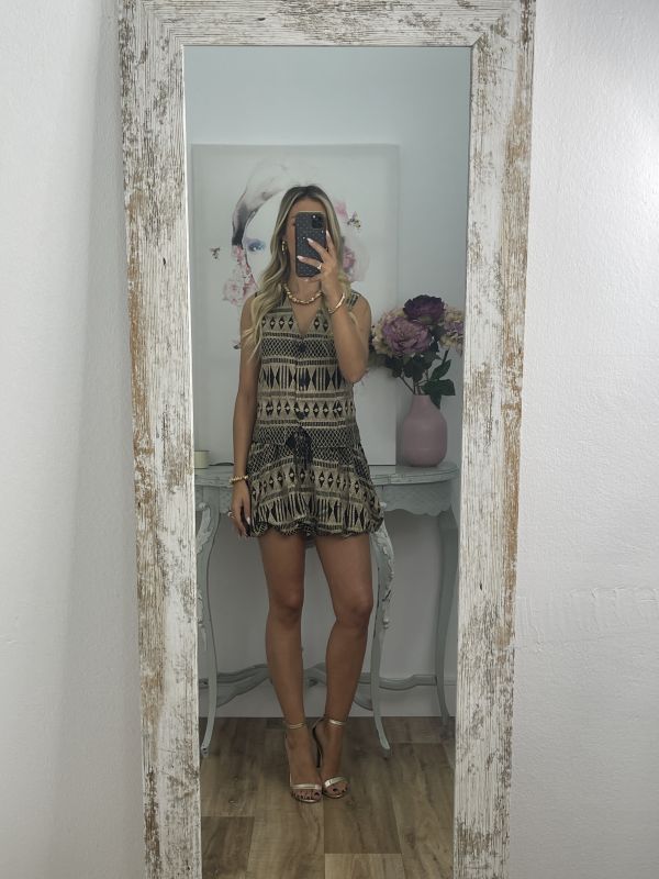 Conjunto negro Chaleco y falda pantalón bordado