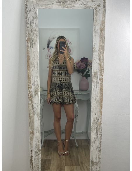 Conjunto negro Chaleco y falda pantalón bordado