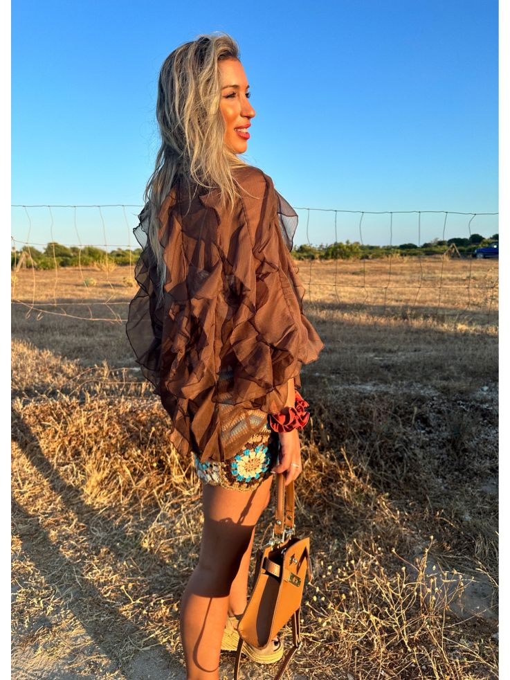 Camisa de gasa marrón con volantes