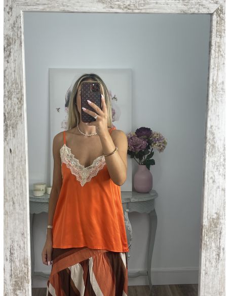 Lencera satinada en naranja con puntilla