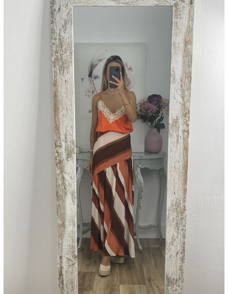 Lencera satinada en naranja con puntilla