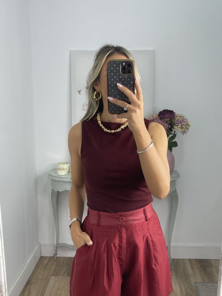 Top burdeos bajo asimétrico