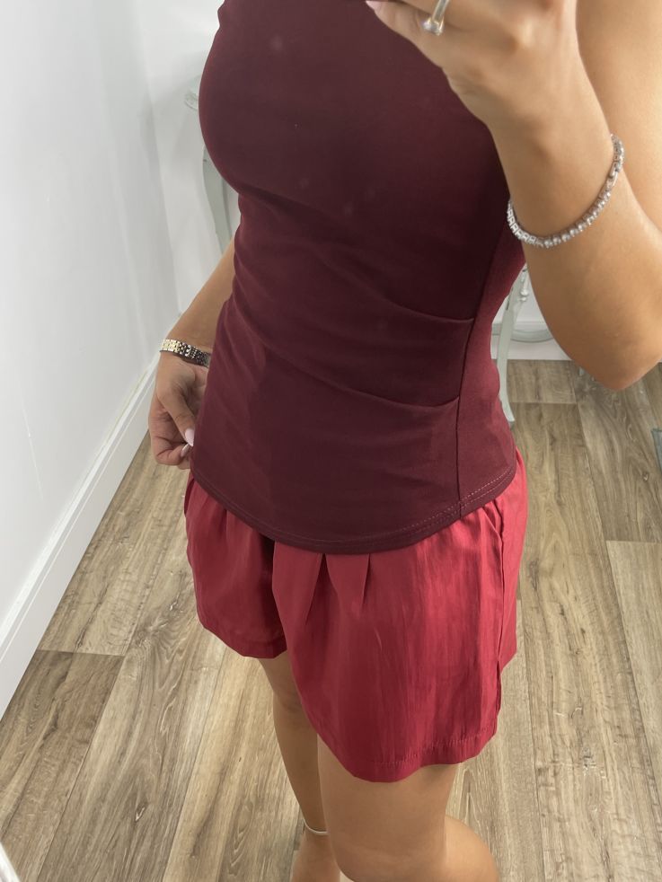 Top burdeos bajo asimétrico