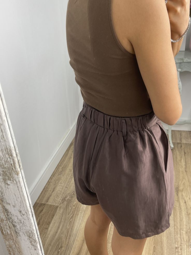 Top chocolate bajo asimétrico