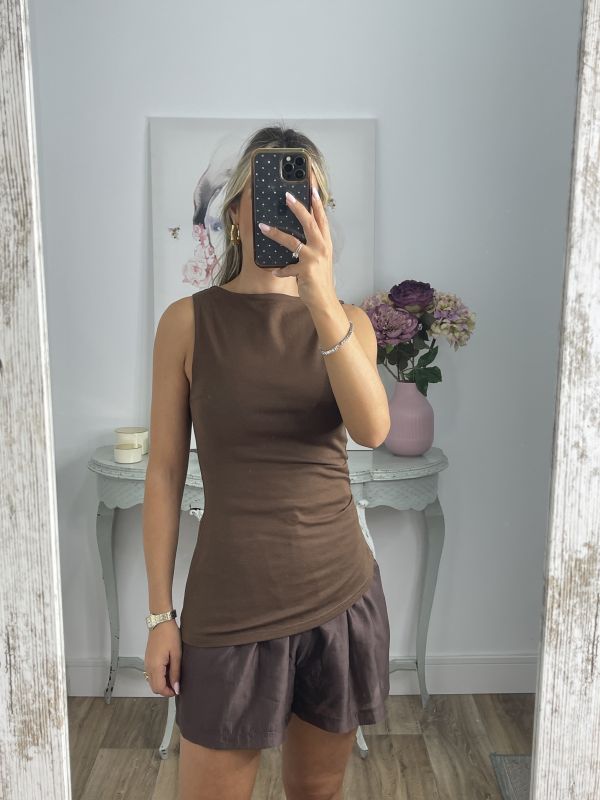 Top chocolate bajo asimétrico