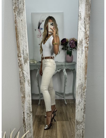 Jeans beige etiqueta roja