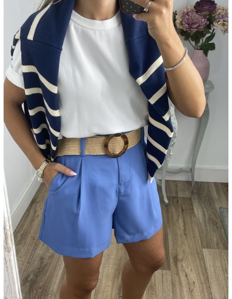 Jersey tipo polo azul con raya blanca