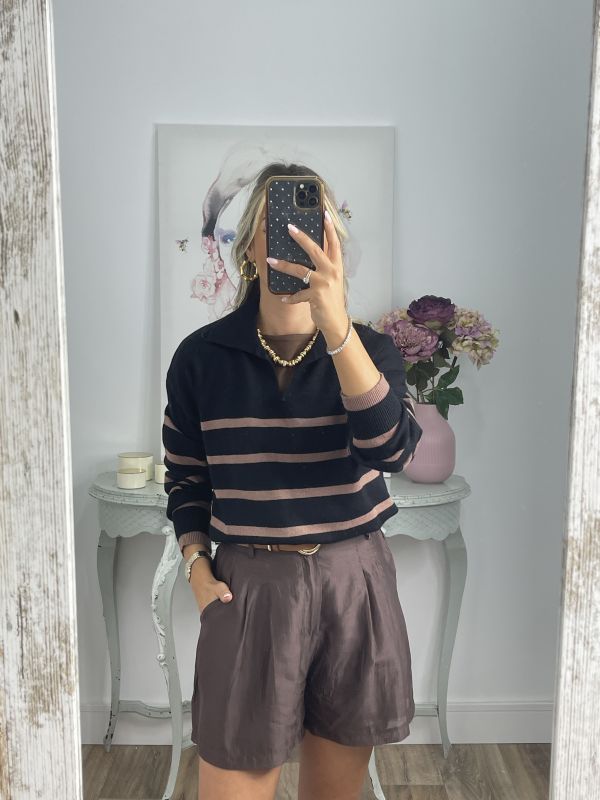 Jersey tipo polo negro y camel