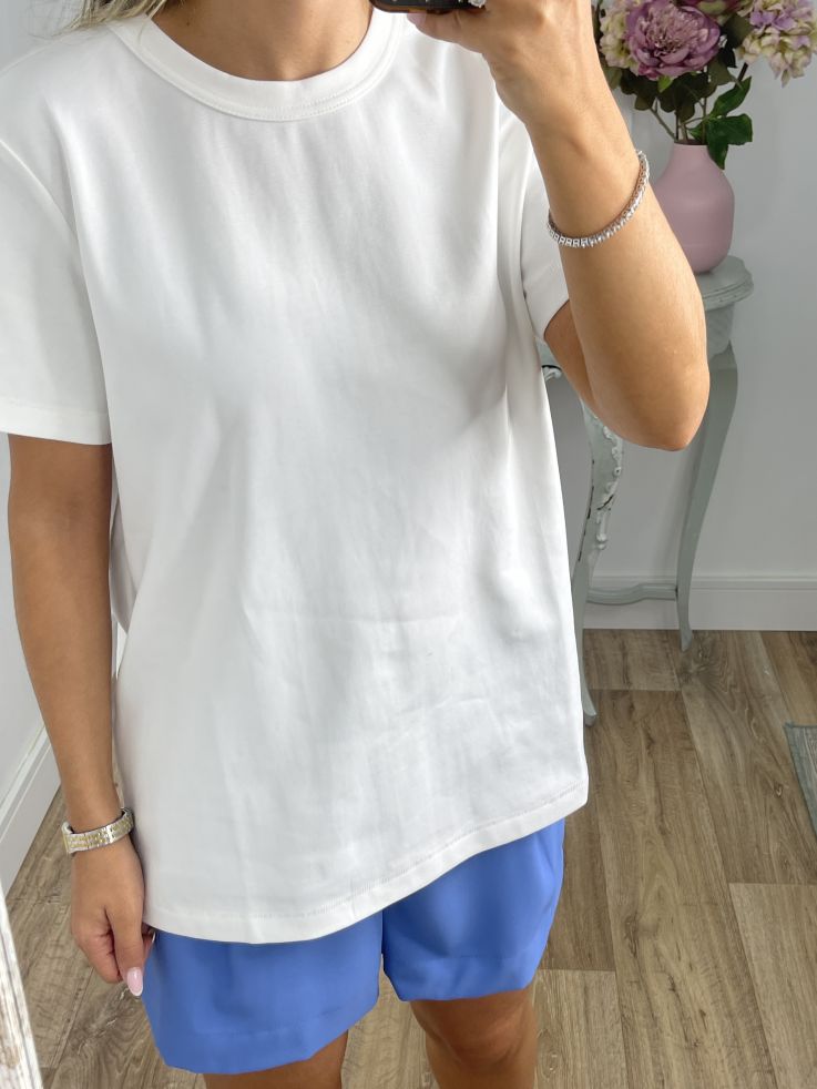 Camiseta Básica blanca cuello a la caja