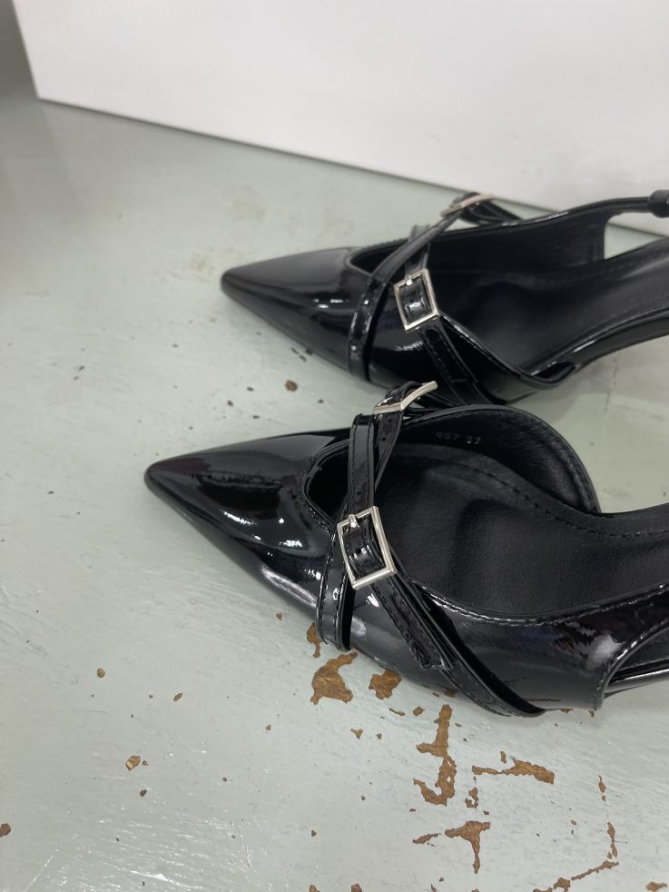 Zapatos destalonado charol negro