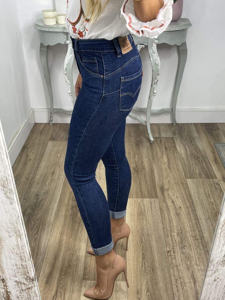 Jeans denim oscuro etiqueta roja