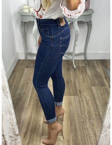 Jeans denim oscuro etiqueta roja