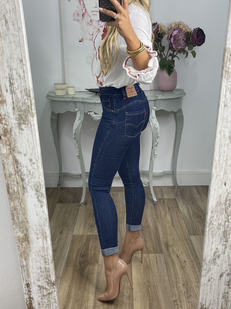 Jeans denim oscuro etiqueta roja