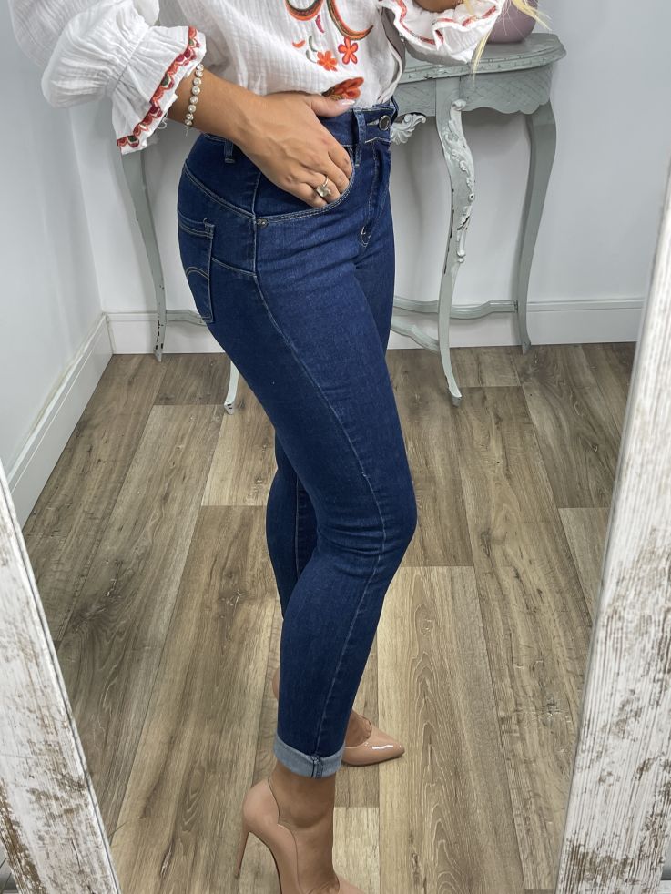 Jeans denim oscuro etiqueta roja