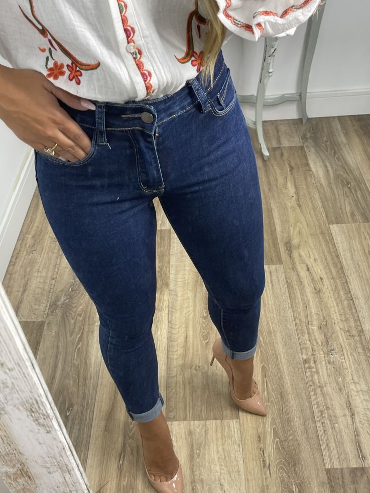 Jeans denim oscuro etiqueta roja