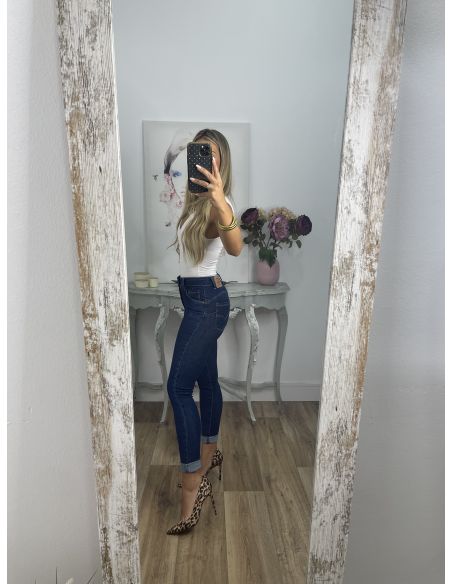 Jeans denim oscuro etiqueta roja