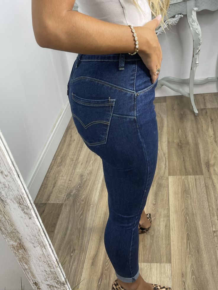 Jeans denim oscuro etiqueta roja